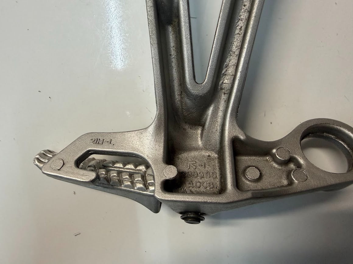 LH Pillion Peg Bracket Suzuki GSXR 1000 2007-2008 OEM 43700-21H00