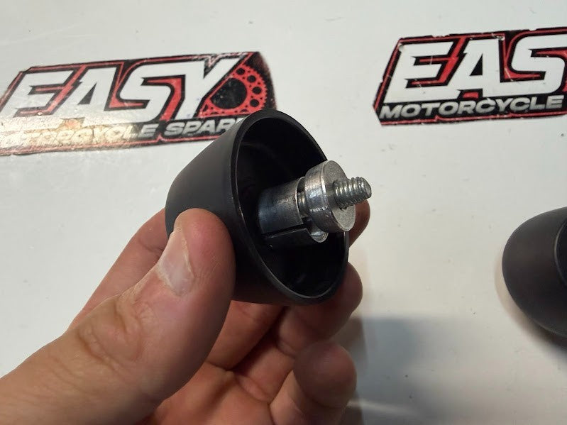 Lightech Front Axle Sliders Yamaha YZF R1 2015-2025 Aftermarket