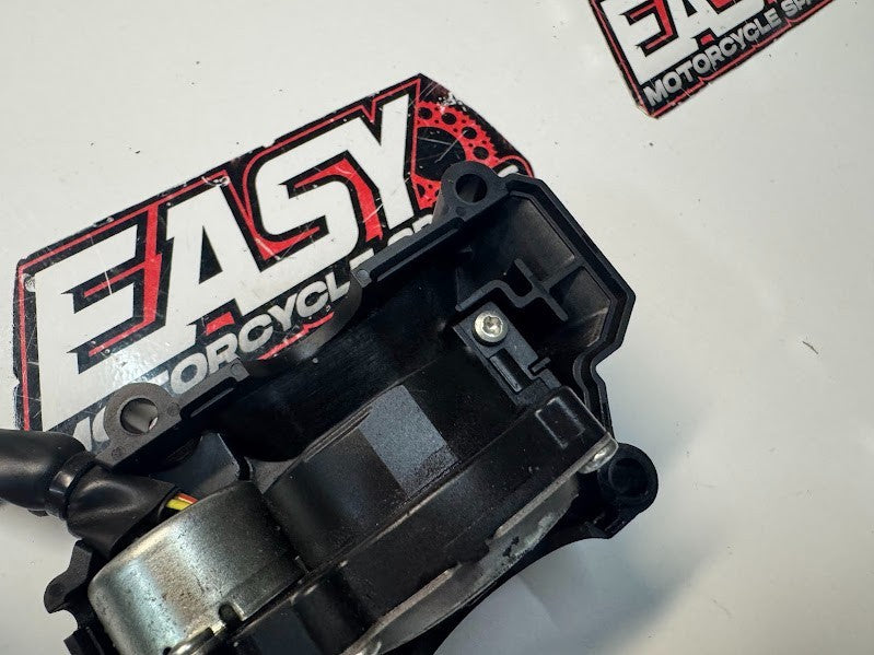 Yamaha YZF R1 2020-2025 RH Half Switch Block Throttle OEM Genuine B3L-8291R-03