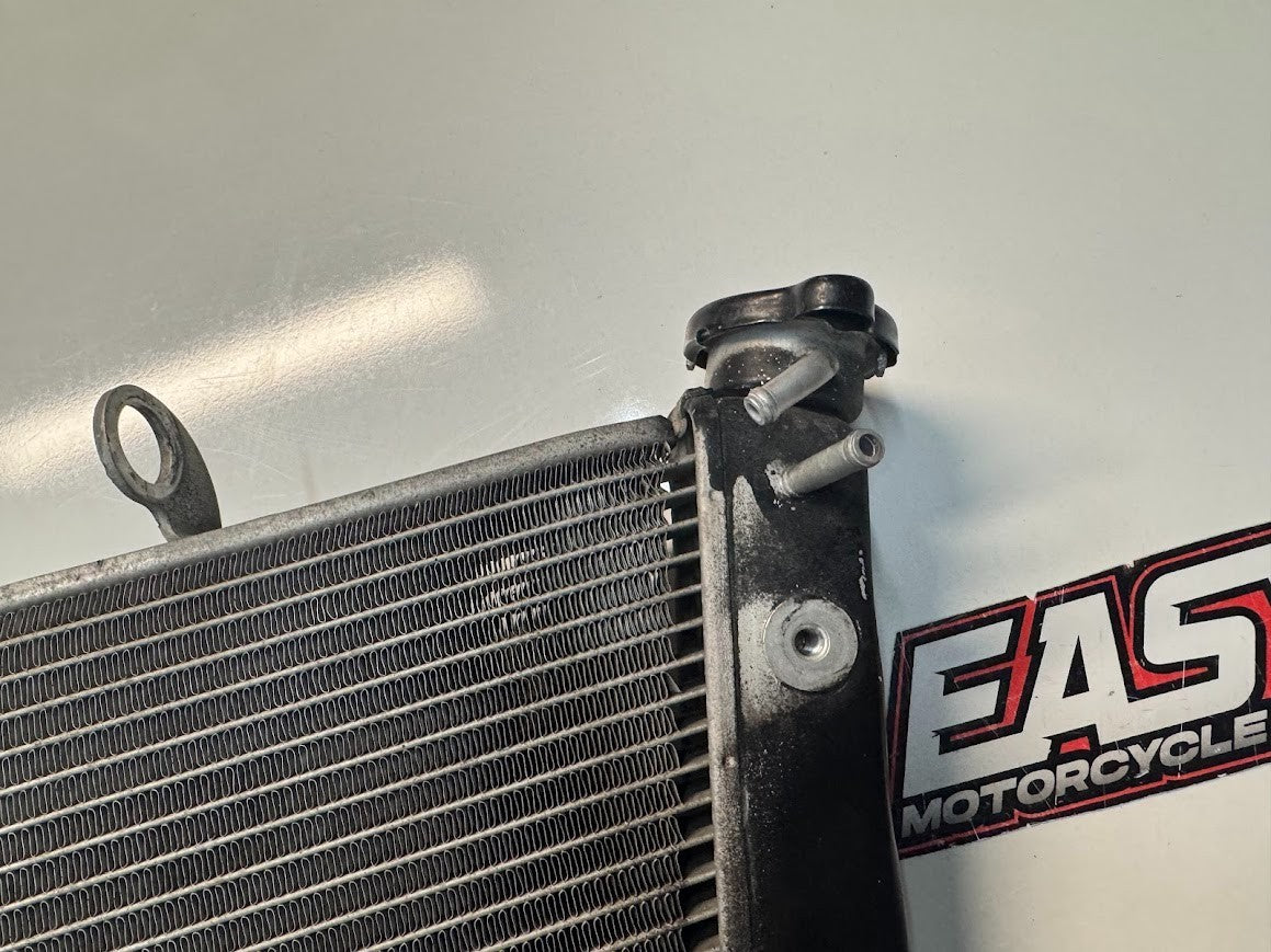 Suzuki GSXR 1000 2007-2008 Radiator OEM Genuine 17710-21H00