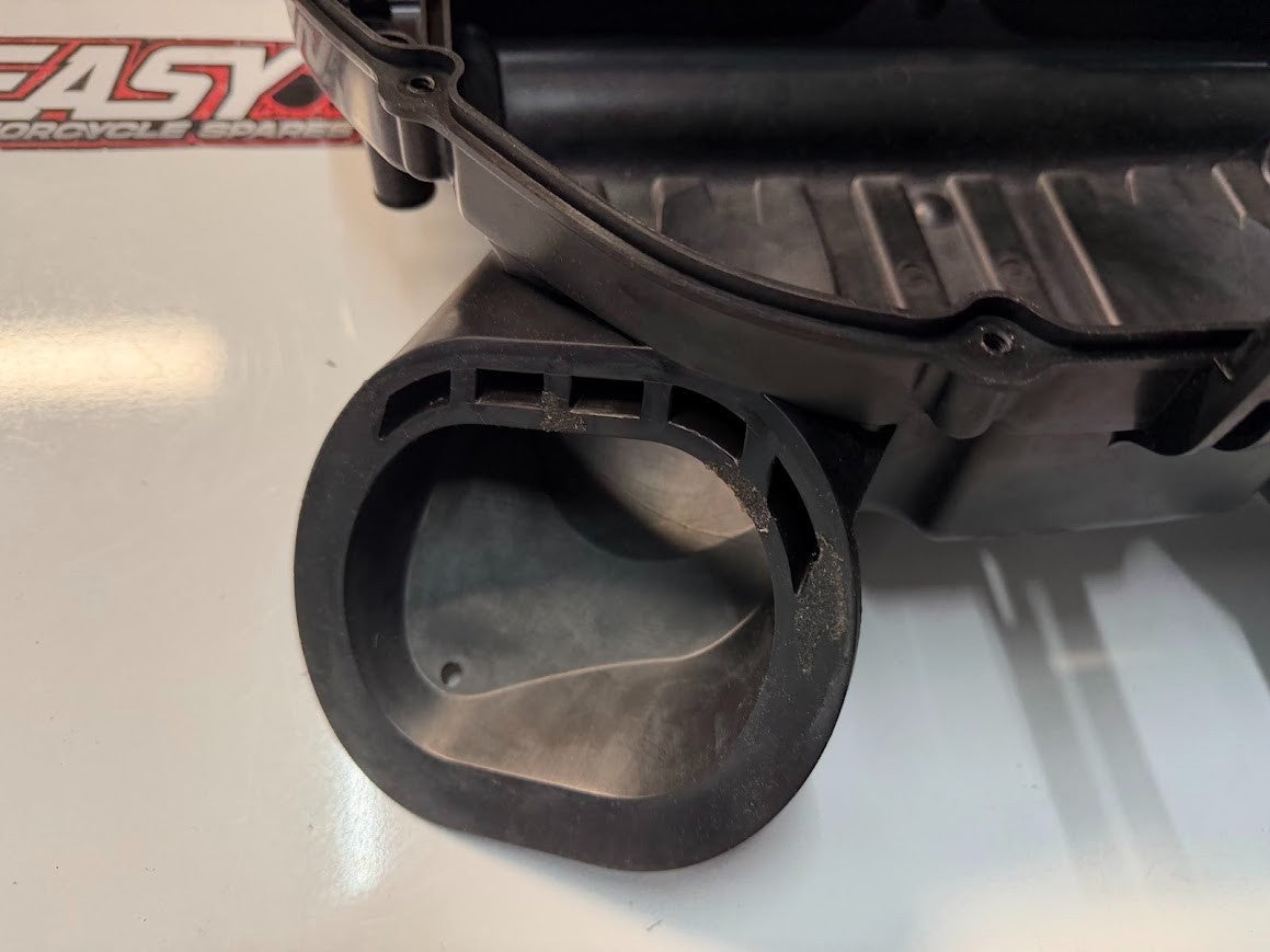 Airbox Cleaner Case Lower Suzuki GSXR 1000 2007-2008 OEM 13700-21H00 #1