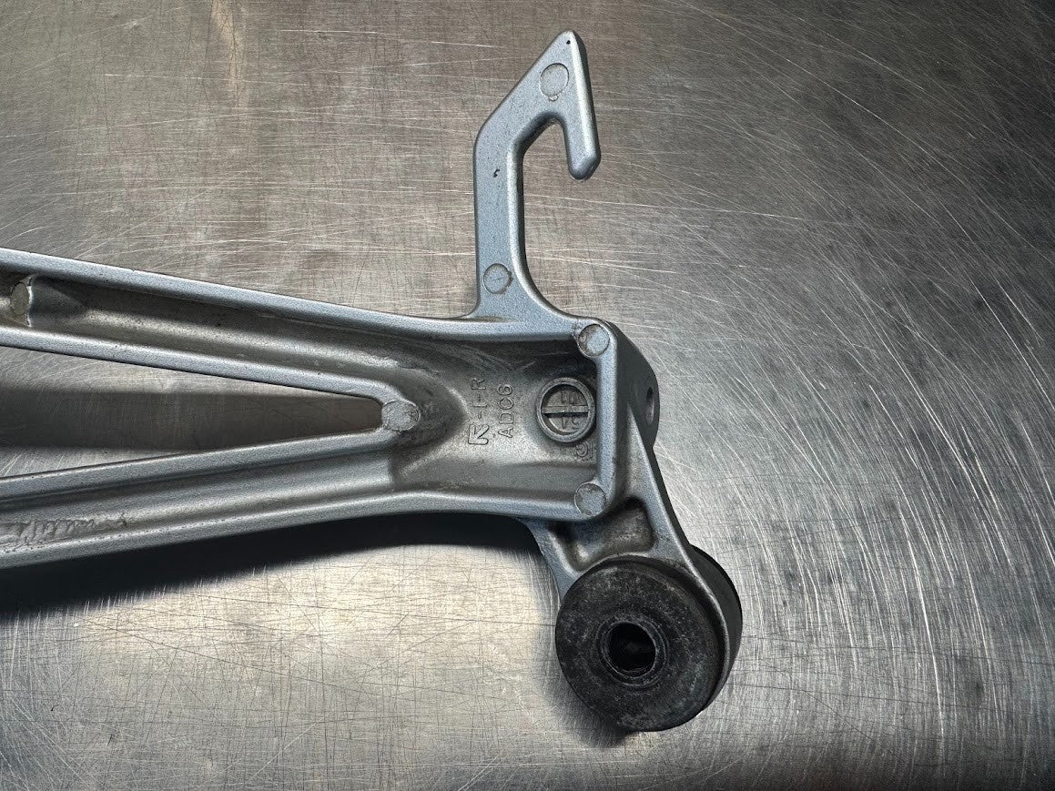 Suzuki GSXR 1000 2005-2006 RH Pillion Peg Bracket OEM Genuine 43600-41G00