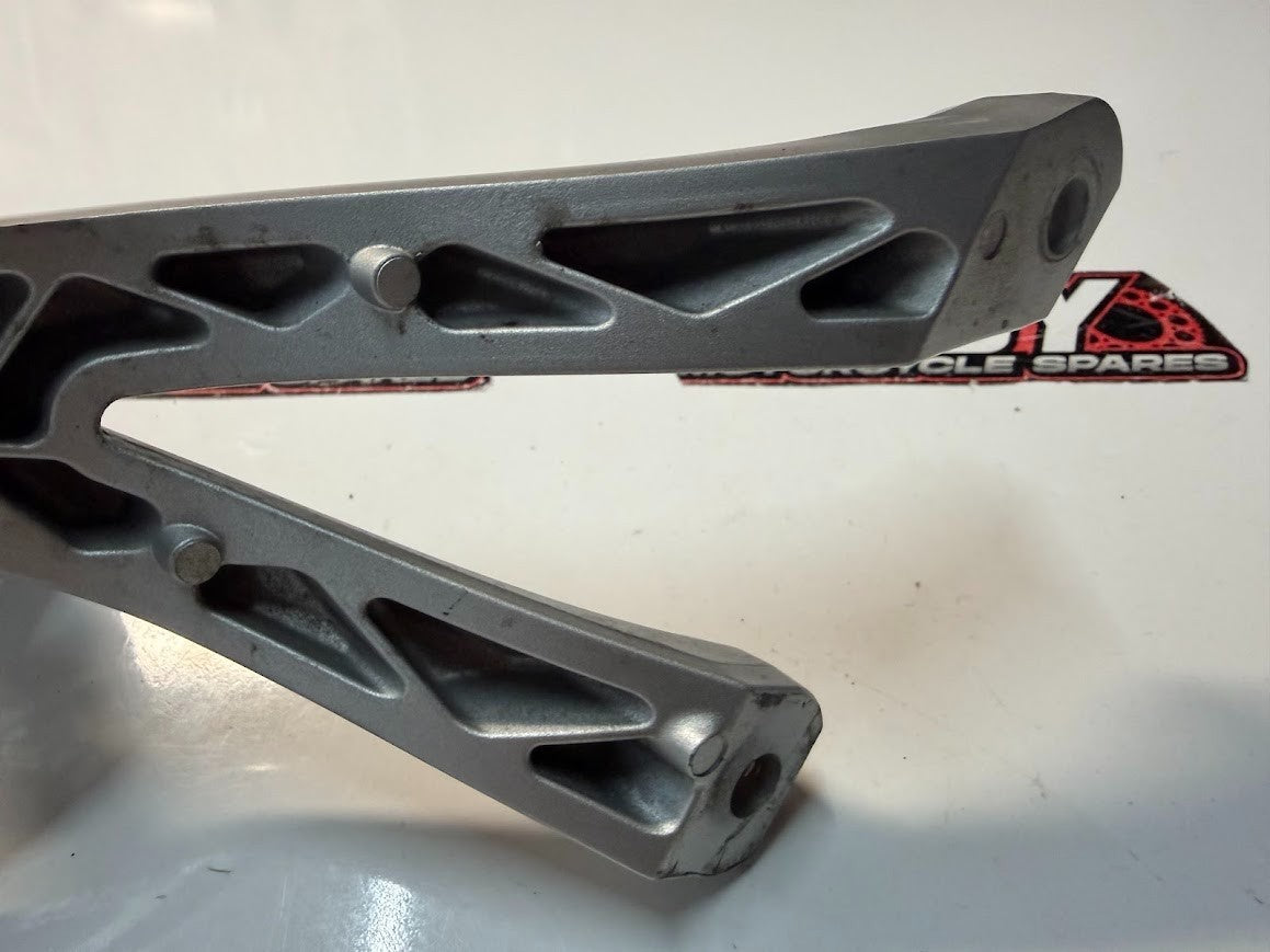 RH Pillion Peg Bracket Suzuki GSF 1250 S Bandit 2007-2016 OEM 43811-18H10