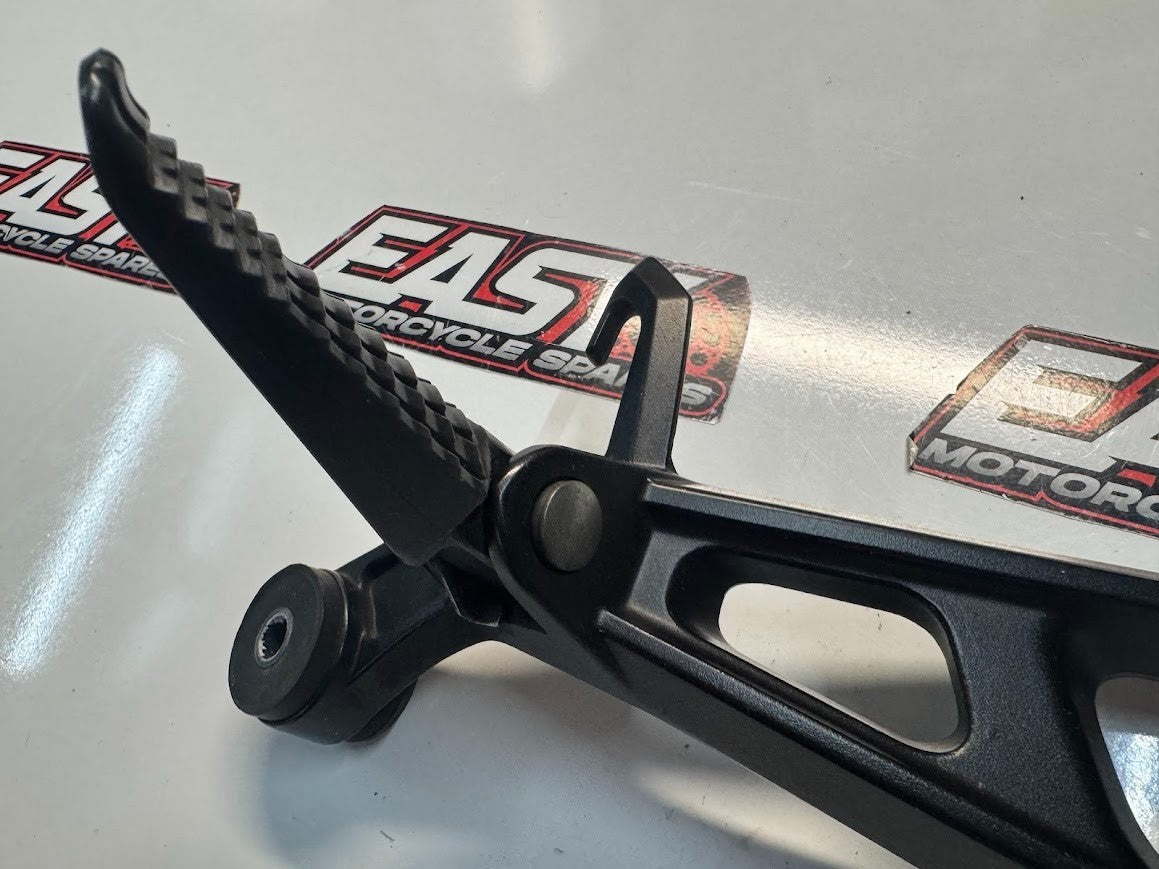 Suzuki GSXR 1000 2009-2016 RH Pillion Peg & Bracket OEM Genuine 43600-47H40