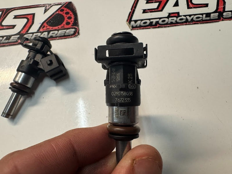 BMW F800 ST 2009 Fuel Injectors OEM Genuine 13617672335