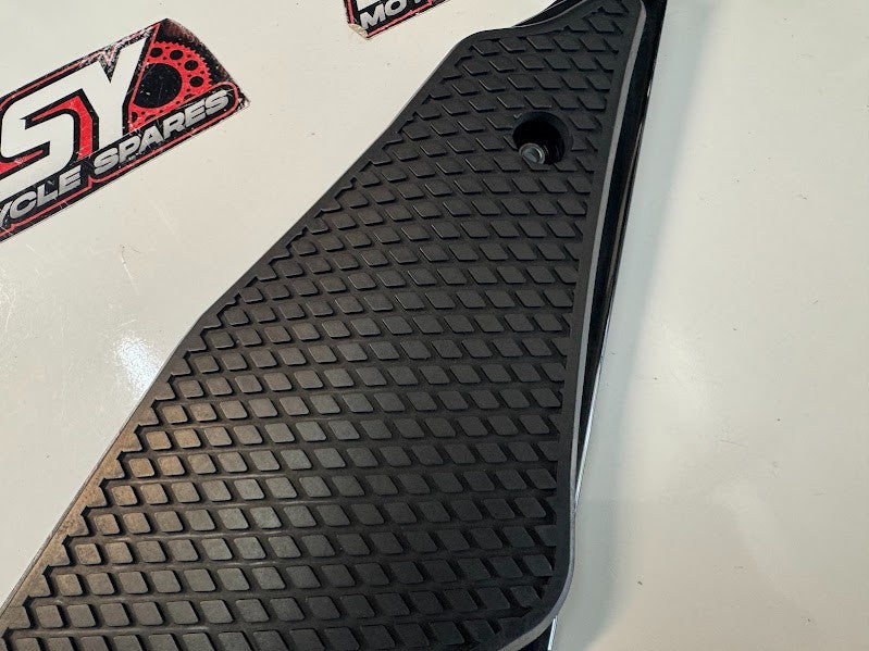 Yamaha YZF R1 2020-2025 Side Tank Cover Fairings OEM Genuine B3L-24129-00