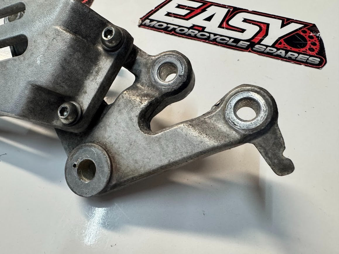 Yamaha YZF R15 2011-2018 OEM Genuine RH Foot Peg Bracket 20P-F7443-00