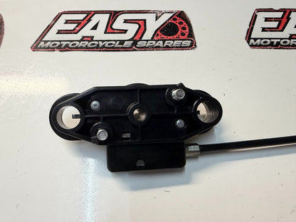 Seat Latch Bracket Suzuki GSXR 1000 2007-2008 OEM 45220-47H00