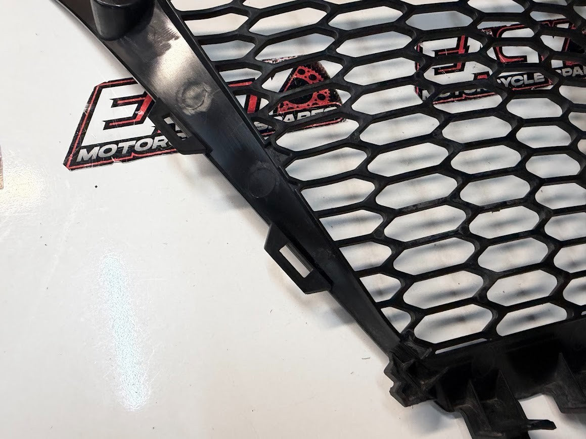 Lower Front Grille Fairing Suzuki GSXR 1000 2007-2008 OEM 94498-21H00