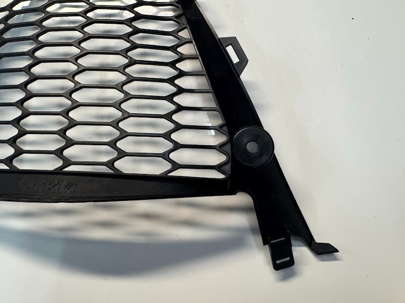 Suzuki GSXR 1000 2007-2008 Lower Cowling Grill Fairing OEM Genuine 94498-21H00