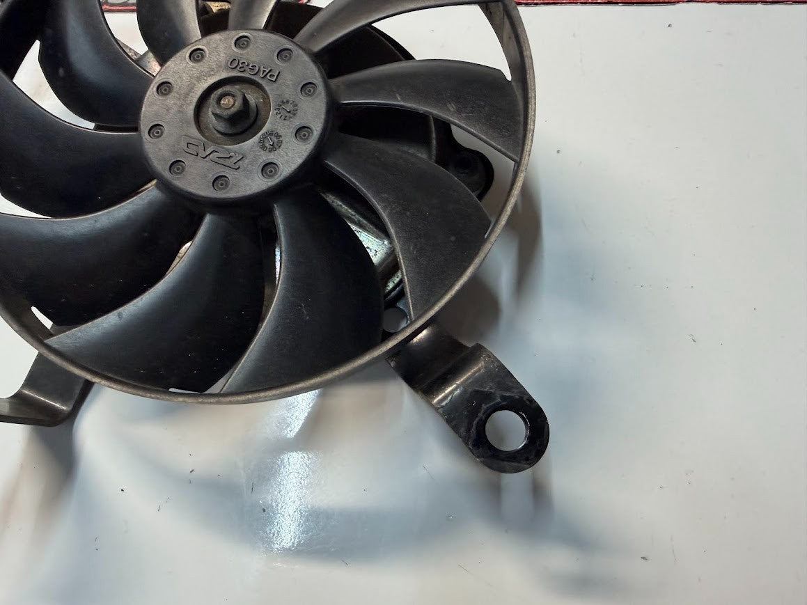 LH Radiator Thermo Fan Yamaha YZF R1 2009-2011 OEM 14B-12405-00