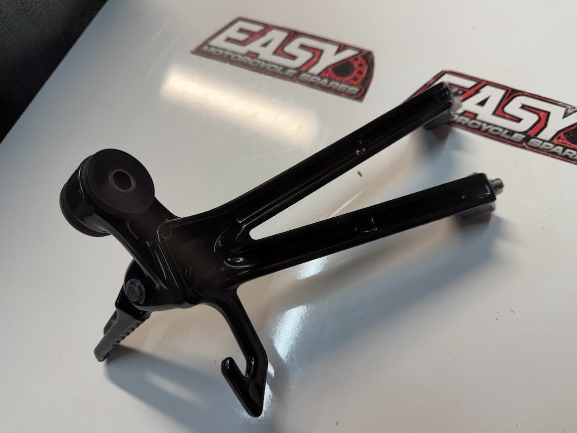 Pillion Peg & Bracket Pair Assembly Suzuki GSXR 1000 2005-2006 OEM 43700-41G00