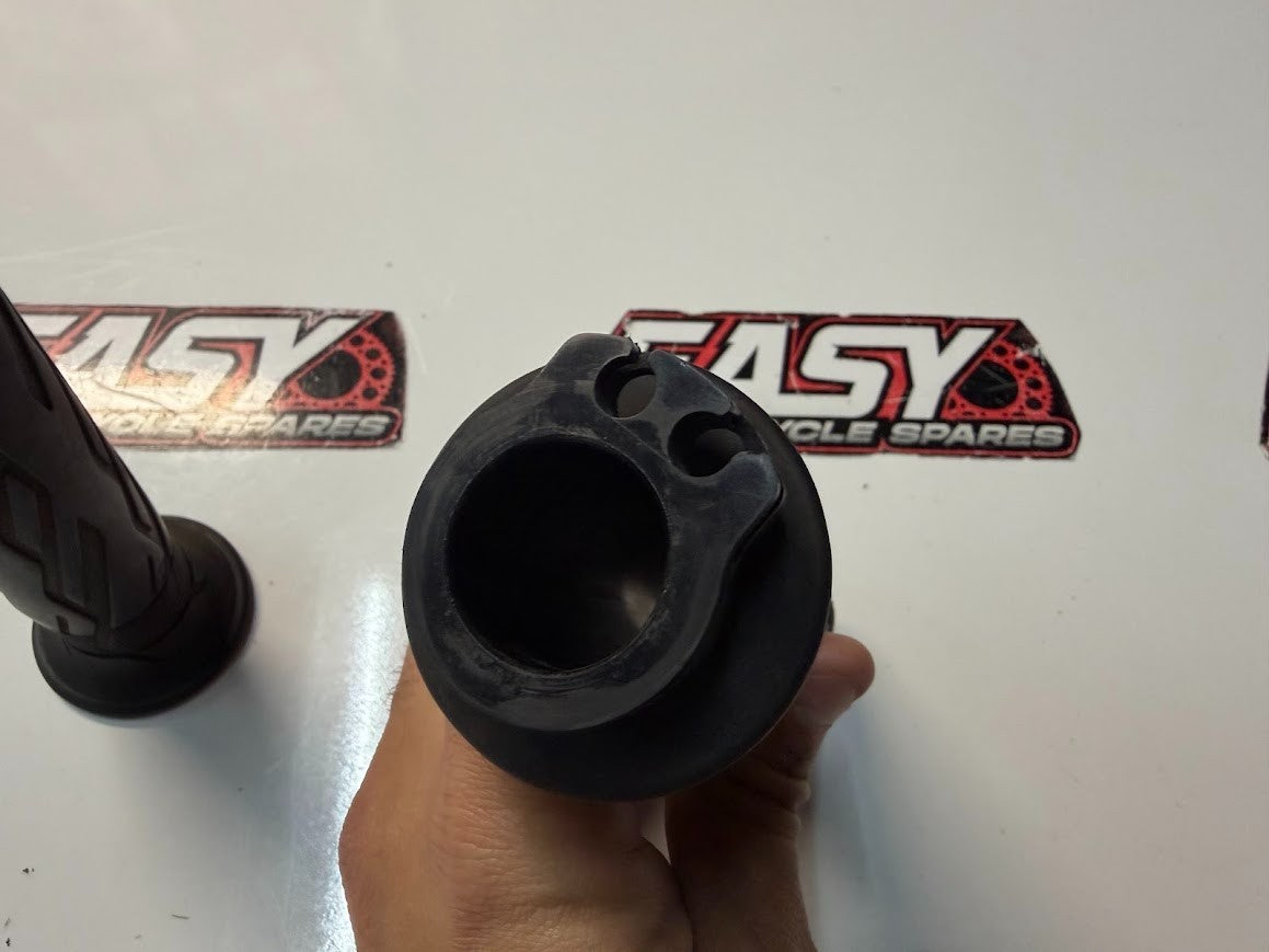 Throttle Tube & Grips Suzuki GSXR 1000 2008-2025 OEM 57110-21H02