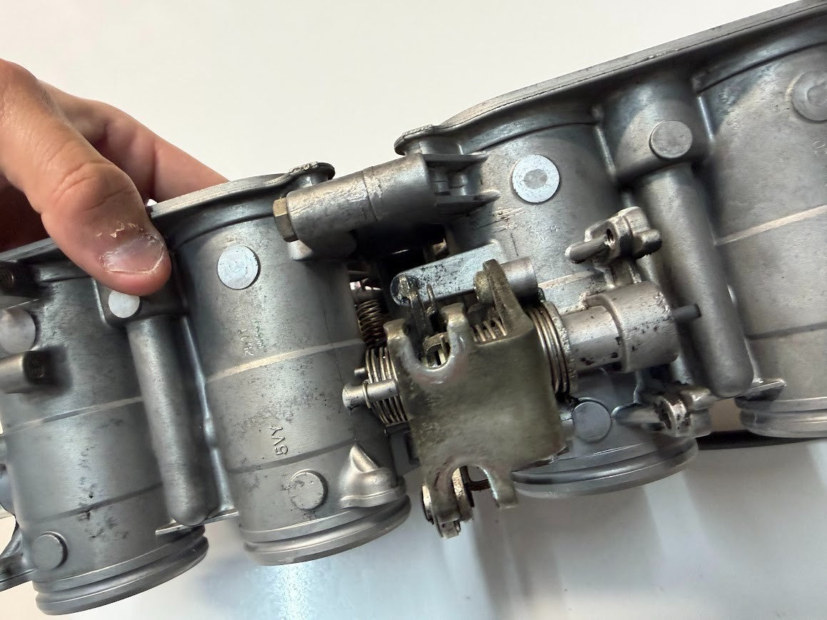 Throttle Bodies Yamaha FZ1 S 2006-2014 OEM 2D1-13750-20