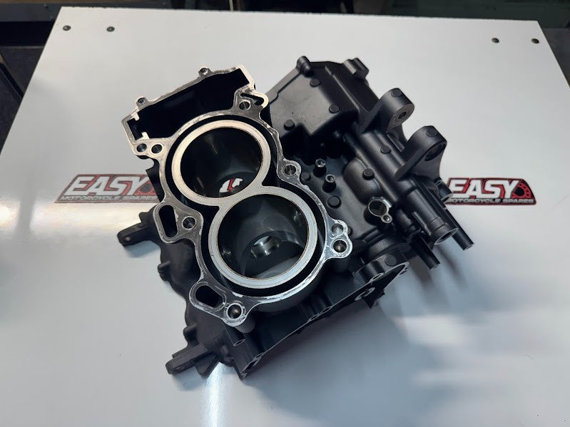 Yamaha YZF R7 2022-2025 Cylinder Barrel Casing OEM Genuine 1WS-15100-39