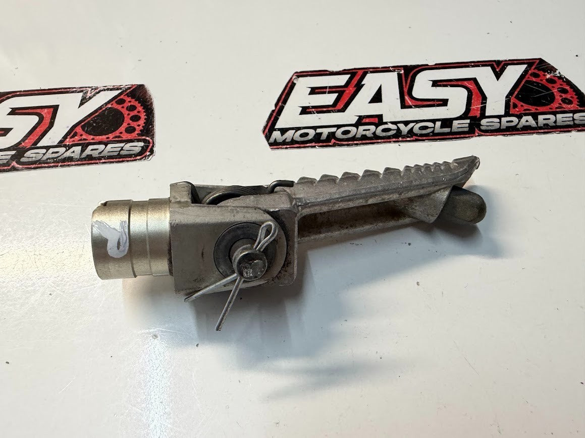 RH Riders Foot Peg Suzuki GSXR 1000 2005-2008 OEM 43516-41G00