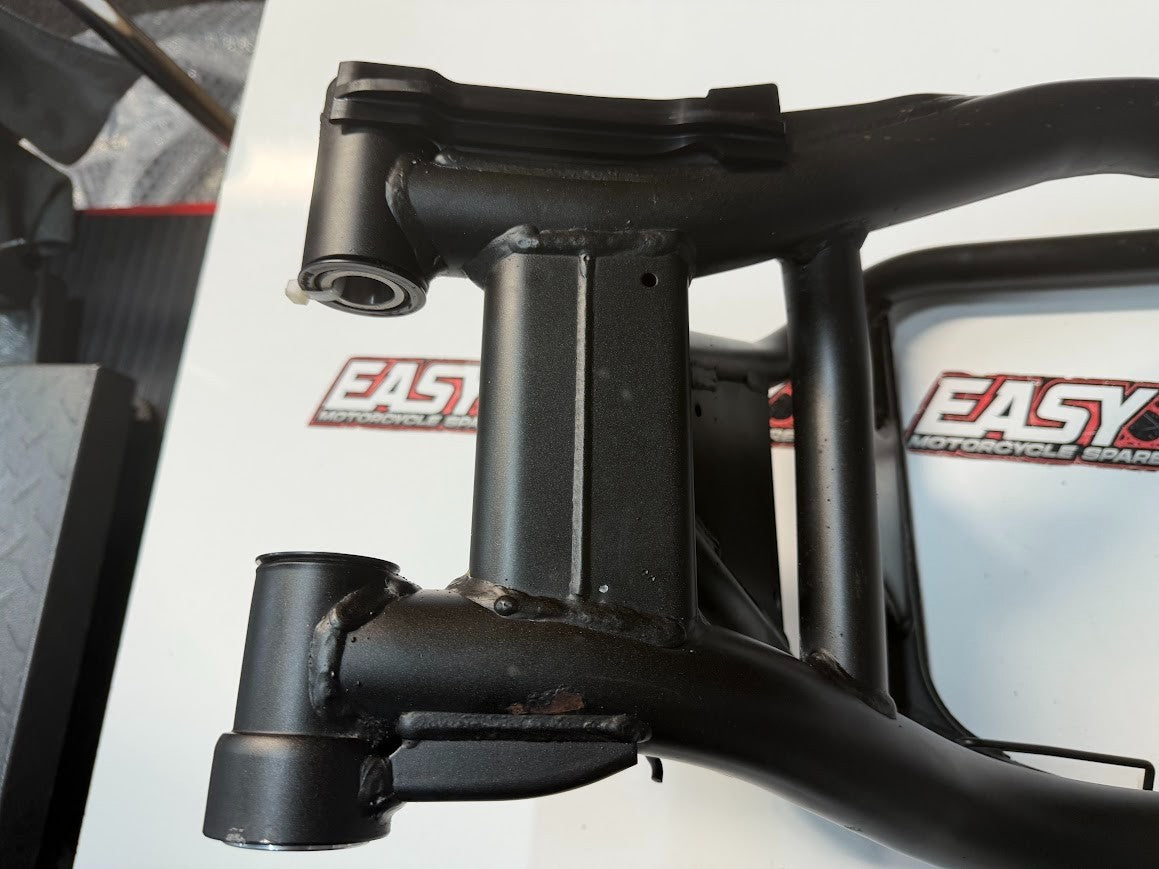 Swingarm Kawasaki Ninja 650L 2012-2016 OEM 33001-0586 Swing Arm