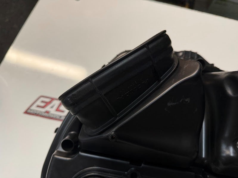 Airbox Cleaner Case Honda CBR 1000 RR 2008-2016 OEM 17220-MFL-000