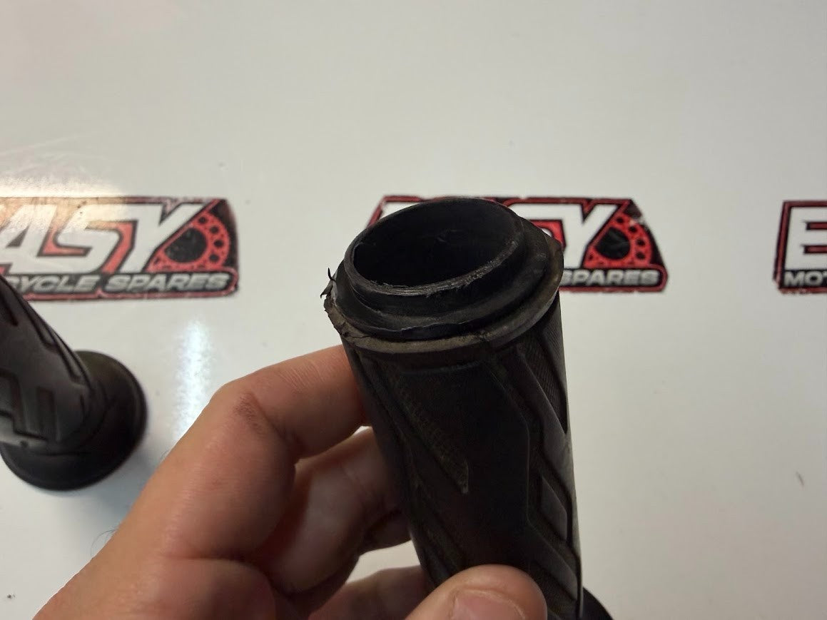 Throttle Tube & Grips Suzuki GSXR 1000 2008-2025 OEM 57110-21H02