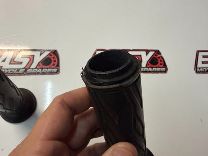 Throttle Tube & Grips Suzuki GSXR 1000 2008-2025 OEM 57110-21H02