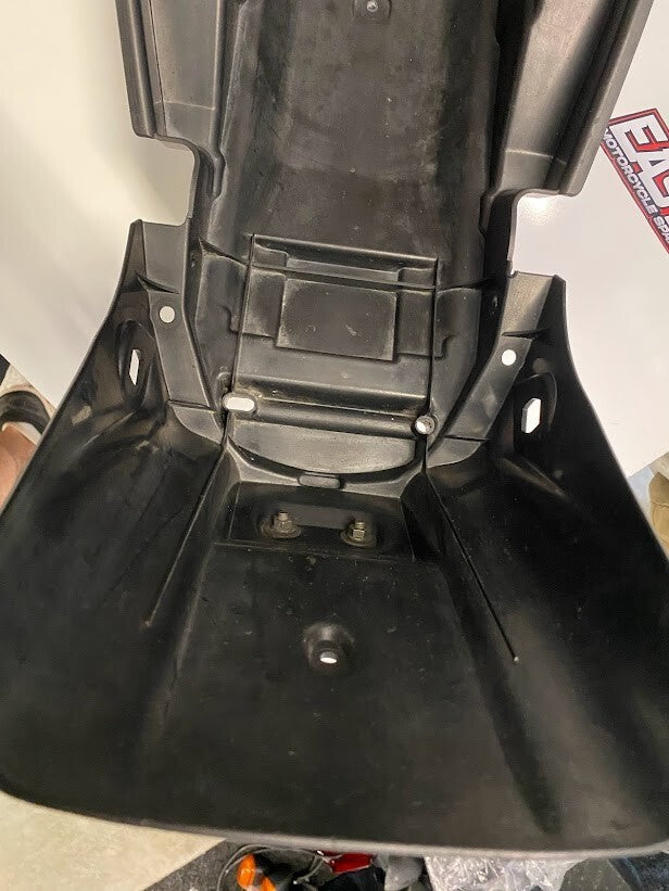 Rear Fender Suzuki GSX 750F 2004 63111-08FB0-291