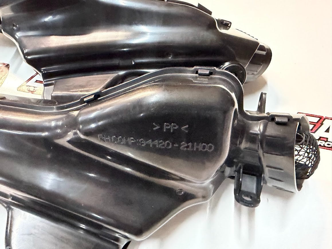 Air Ram Intake Ducts Suzuki GSXR 1000 2007-2008 OEM 94420-21H00