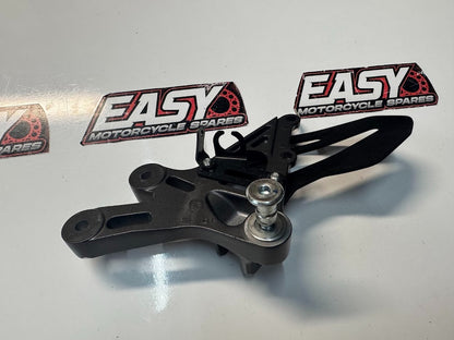 Yamaha YZF R7 2022-2025 RH Foot Peg Bracket Rear Set OEM Genuine BEB-27443-00