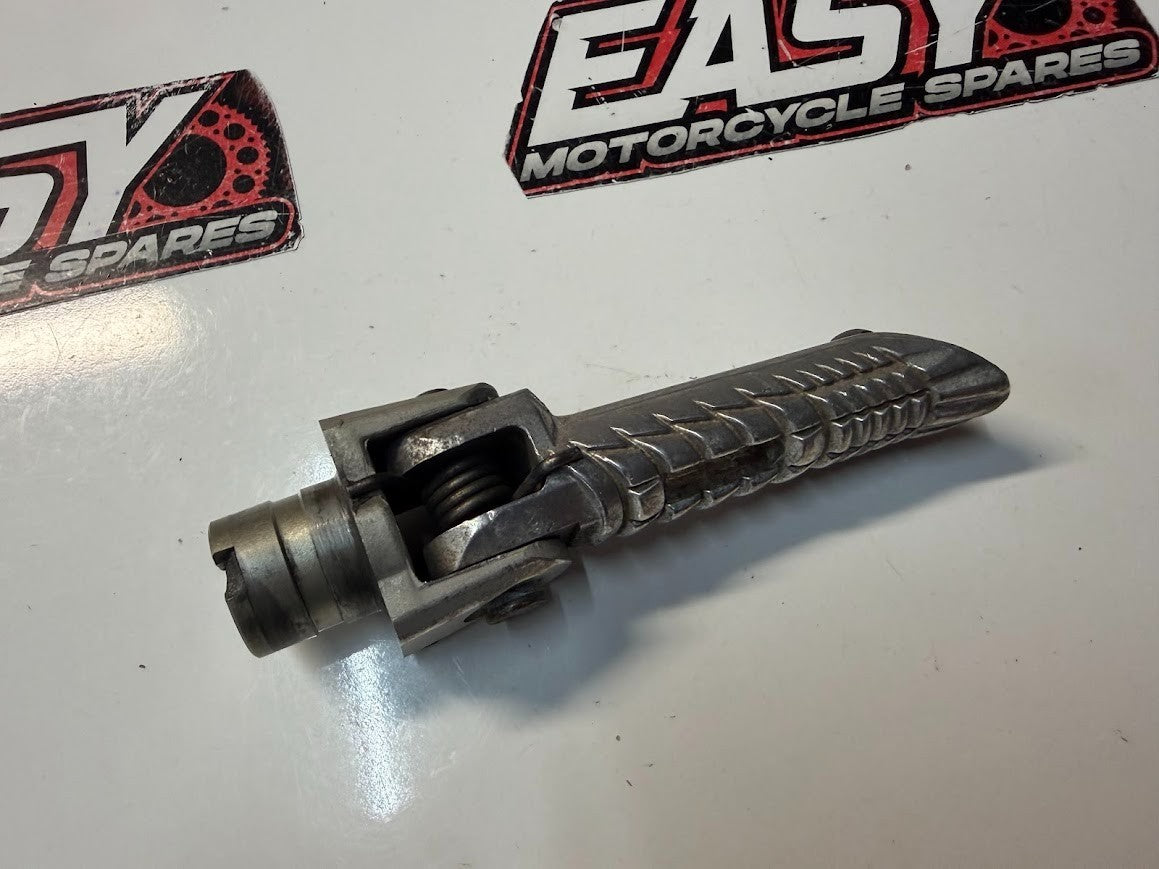 LH Riders Foot Peg Suzuki GSXR 1000 2005-2008 OEM 43526-41G00