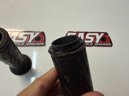 Throttle Tube & Grips Suzuki GSXR 1000 2008-2025 OEM 57110-21H02