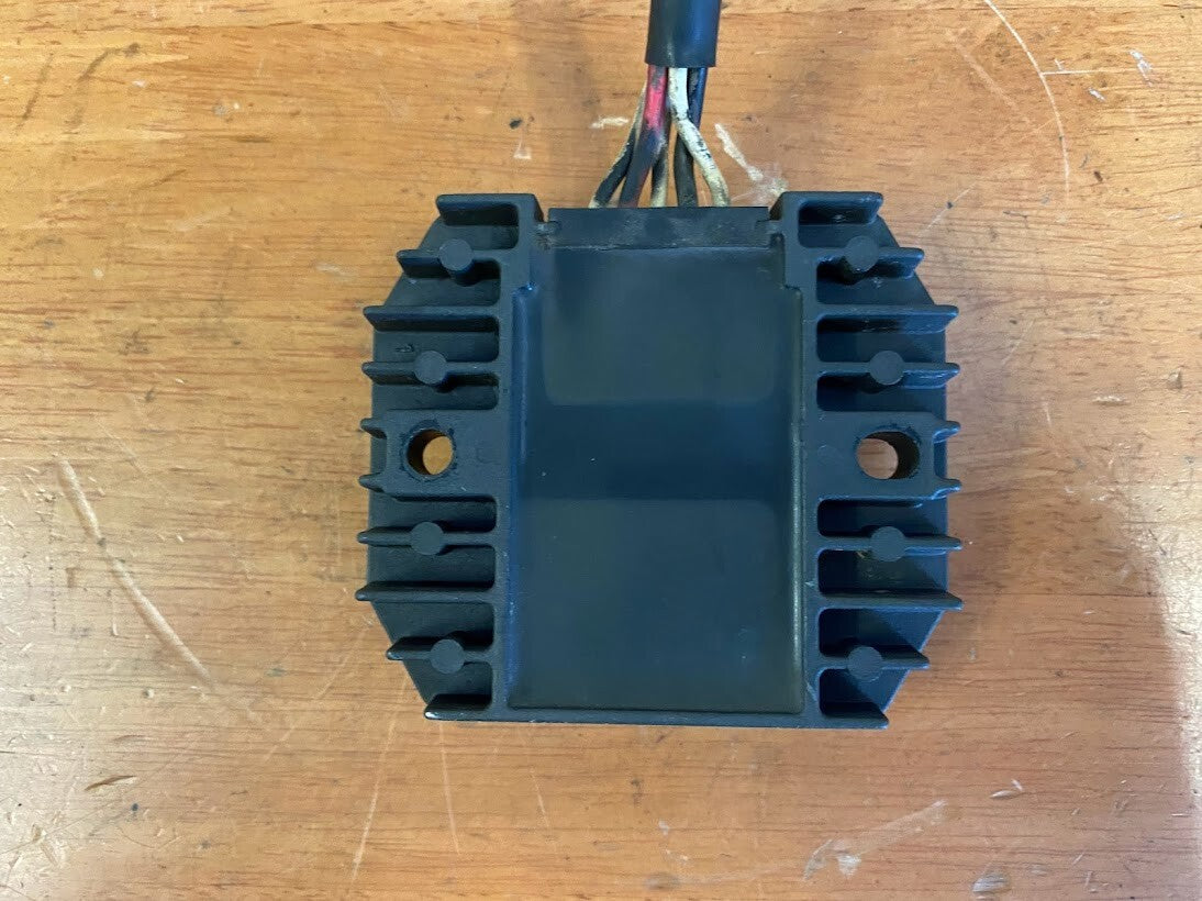 Regulator Yamaha FZS 600 1998