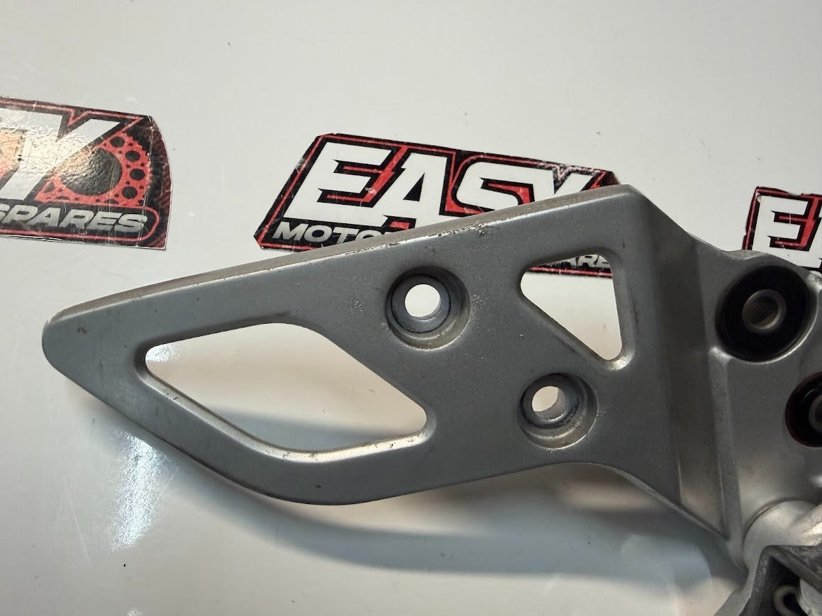 RH Foot Peg Assembly Suzuki GSF 1250 S Bandit 2007-2016 OEM 43511-38G00