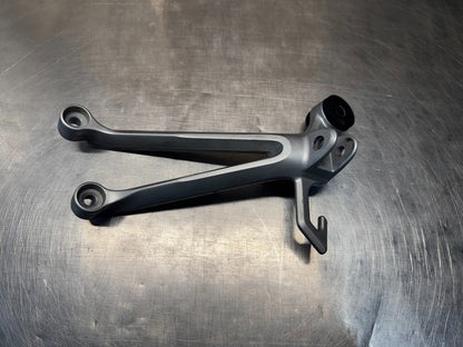 Suzuki GSXR 1000 2005-2006 RH Pillion Peg Bracket OEM Genuine 43600-41G00