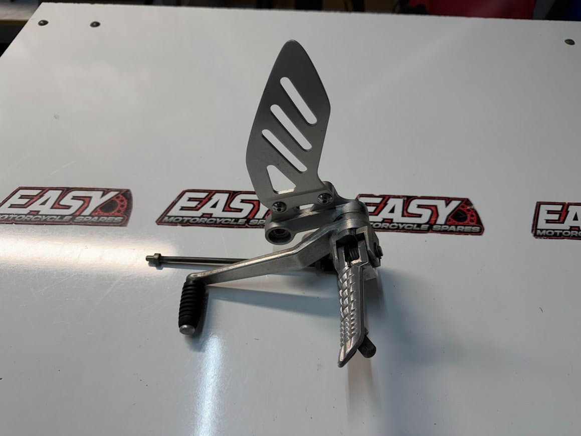 LH Footrest Peg Rear Set Suzuki GSXR 1000 2007-2008 OEM 43521-41G10
