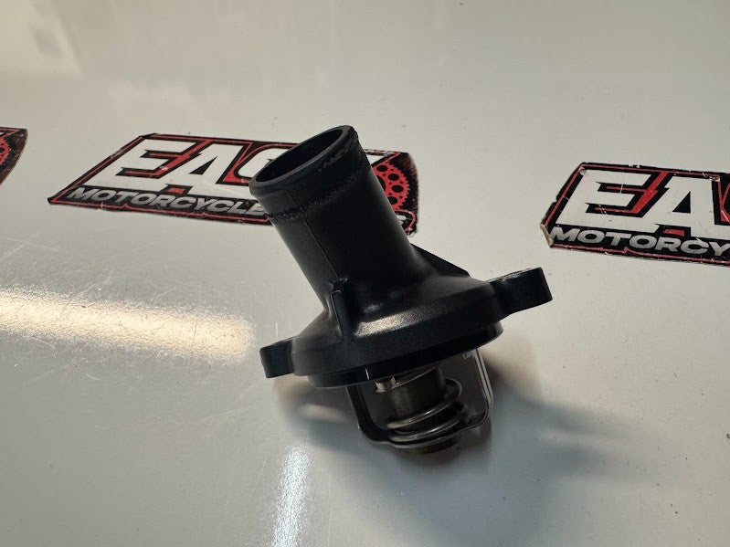 Yamaha YZF R7 2022-2025 Thermostat Housing Cover OEM Genuine 1WS-12413-10