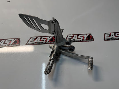 RH Footrest Peg Rear Set Suzuki GSXR 1000 2007-2008 OEM 43511-21H00