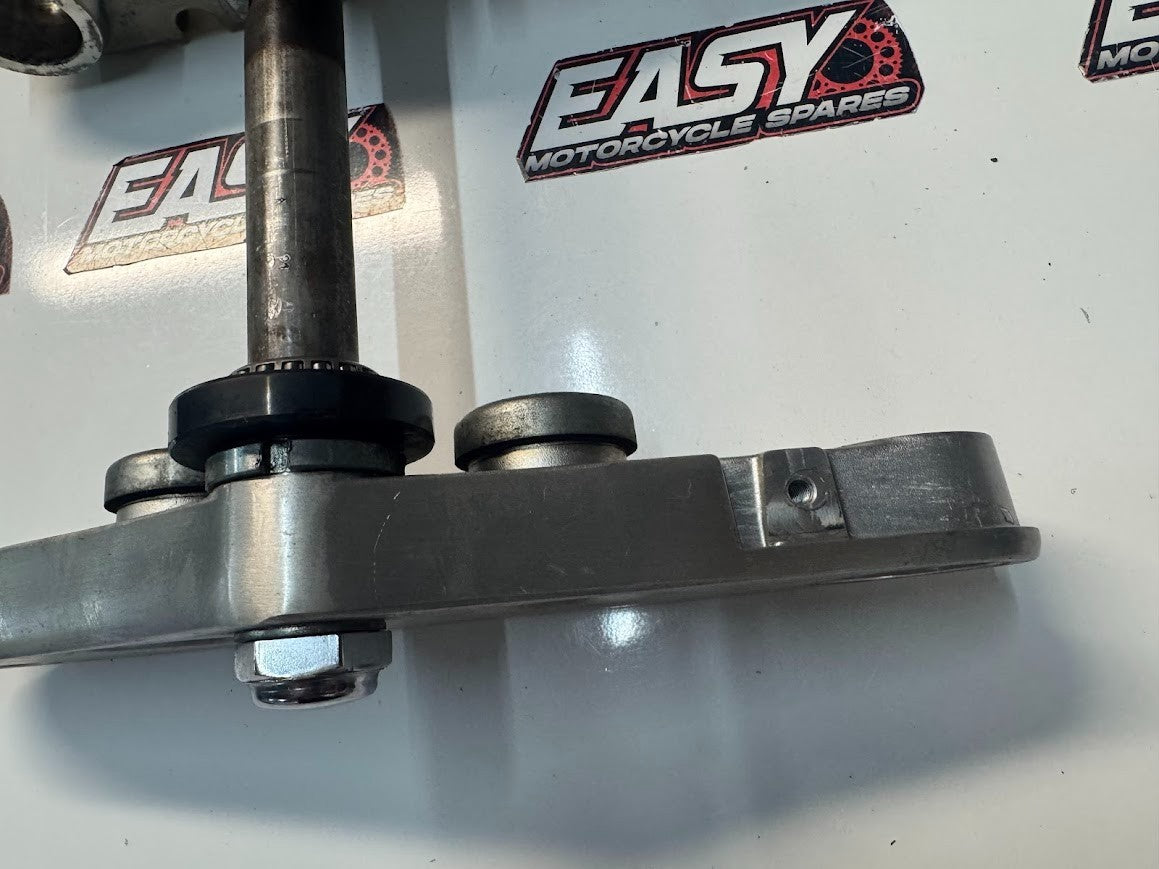 Suzuki VL 1500 Intruder 2001-2004 Triple Tree Set OEM Genuine 51410-10F30