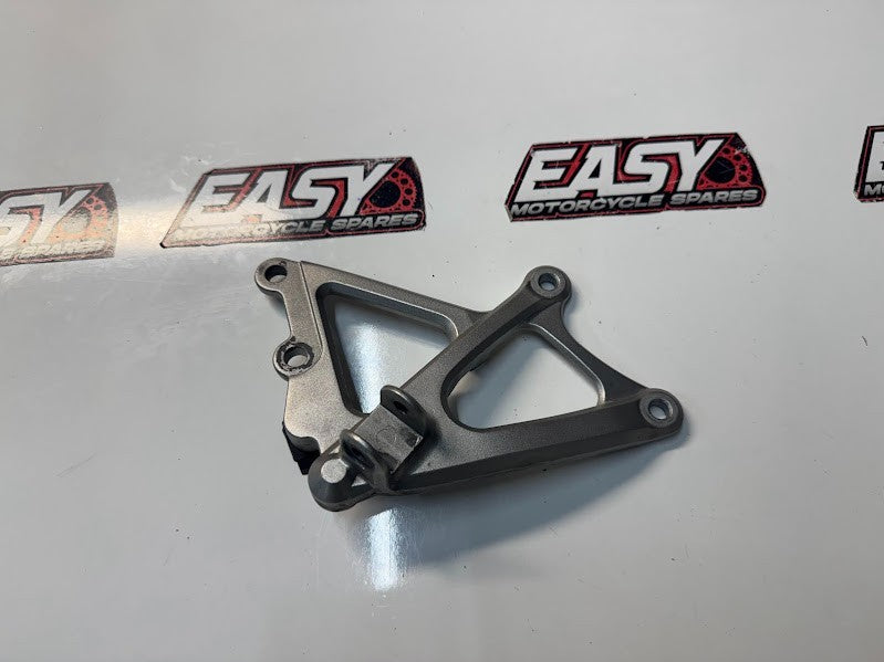 Yamaha YZF R1 2009-2011 RH Foot Peg Bracket OEM Genuine 14B-27443-00