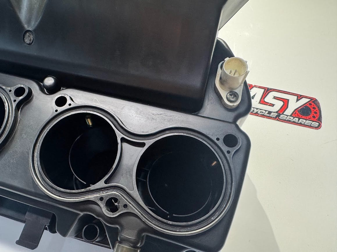 Suzuki GSXR 1000 2009-2016 Airbox Case Cleaner Assembly OEM Genuine 13720-47H02