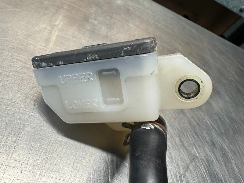 Suzuki GSXR 1000 2005-2006 Rear Brake Master Reservoir OEM Genuine 69740-41G00