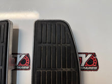 Rider Foot Rests Suzuki Boulevard C109R VLR 1800 T 2008-2014 OEM 43501-10F12