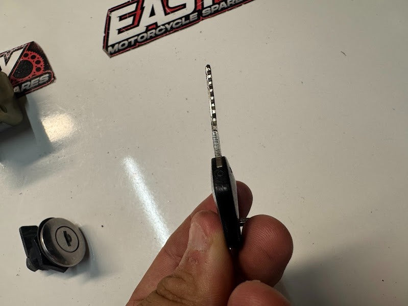 Suzuki VL 1500 Intruder 2001-2003 Ignition Lockset Key OEM Genuine 37000-26841