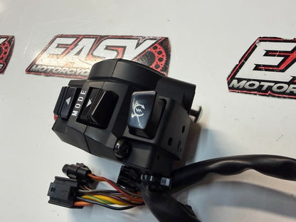 RH Switch Block Controls Suzuki GSXR 1000 2007-2008 OEM 37200-21H01