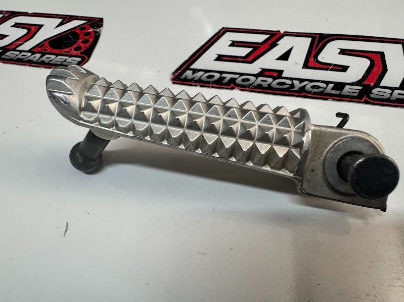 Yamaha YZF R1 2007-2011 RH Foot Peg OEM Genuine 5JJ-27461-00