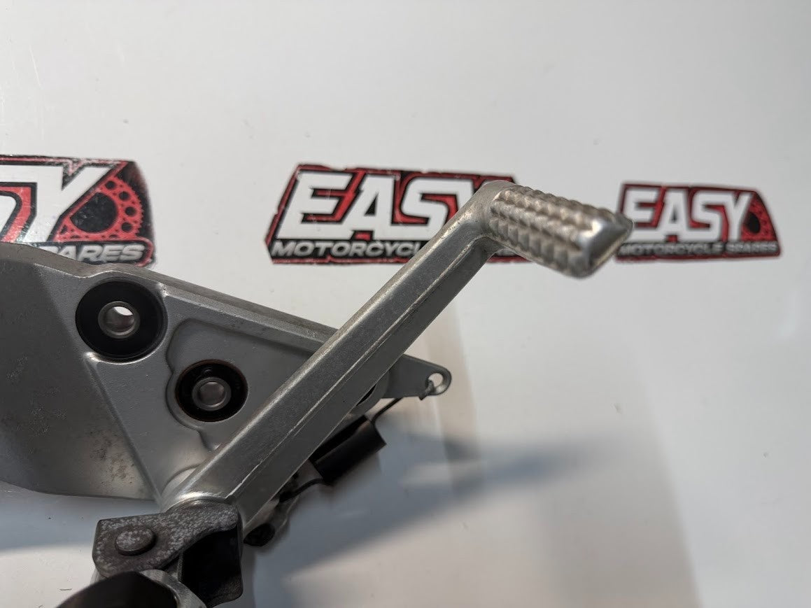 RH Foot Peg Assembly Suzuki GSF 1250 S Bandit 2007-2016 OEM 43511-38G00
