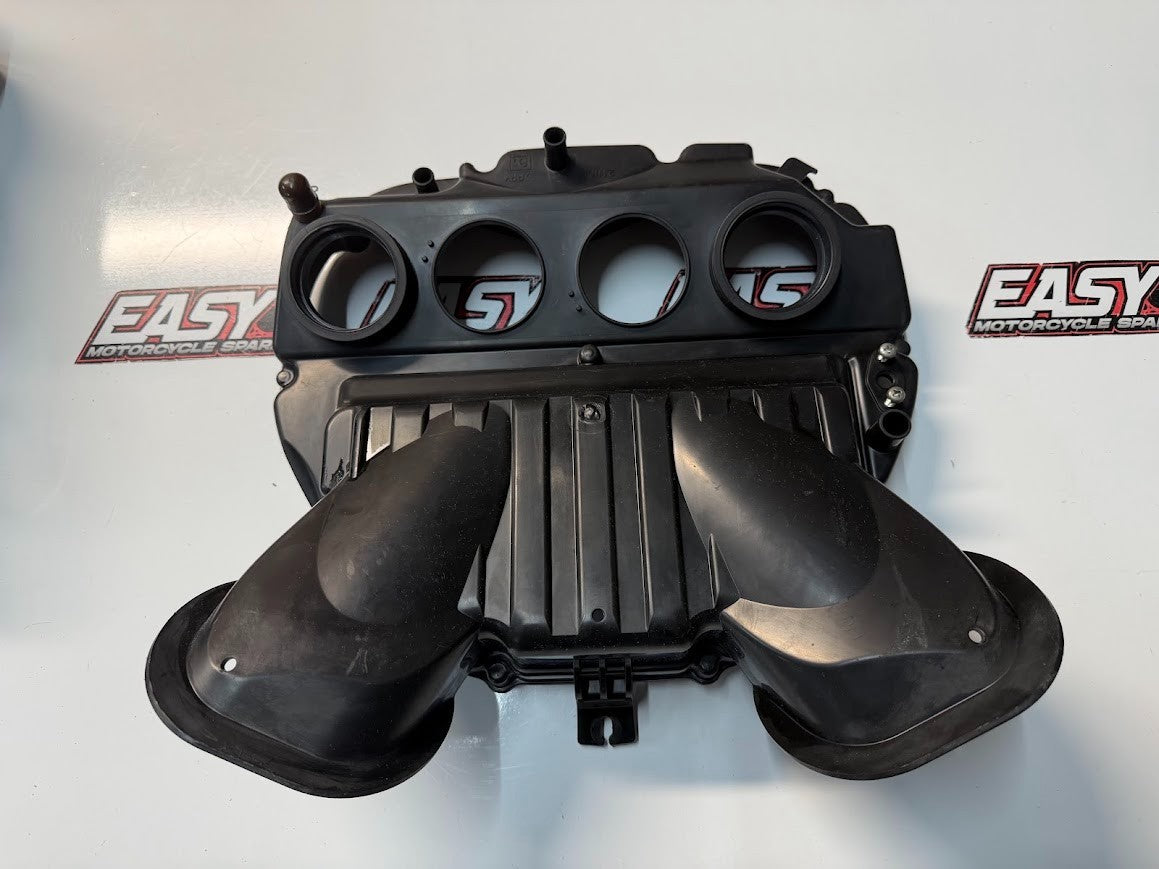 Airbox Cleaner Case Lower Suzuki GSXR 1000 2007-2008 OEM 13700-21H00 #1