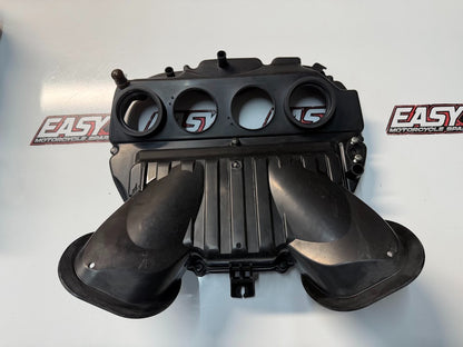 Airbox Cleaner Case Lower Suzuki GSXR 1000 2007-2008 OEM 13700-21H00 #1