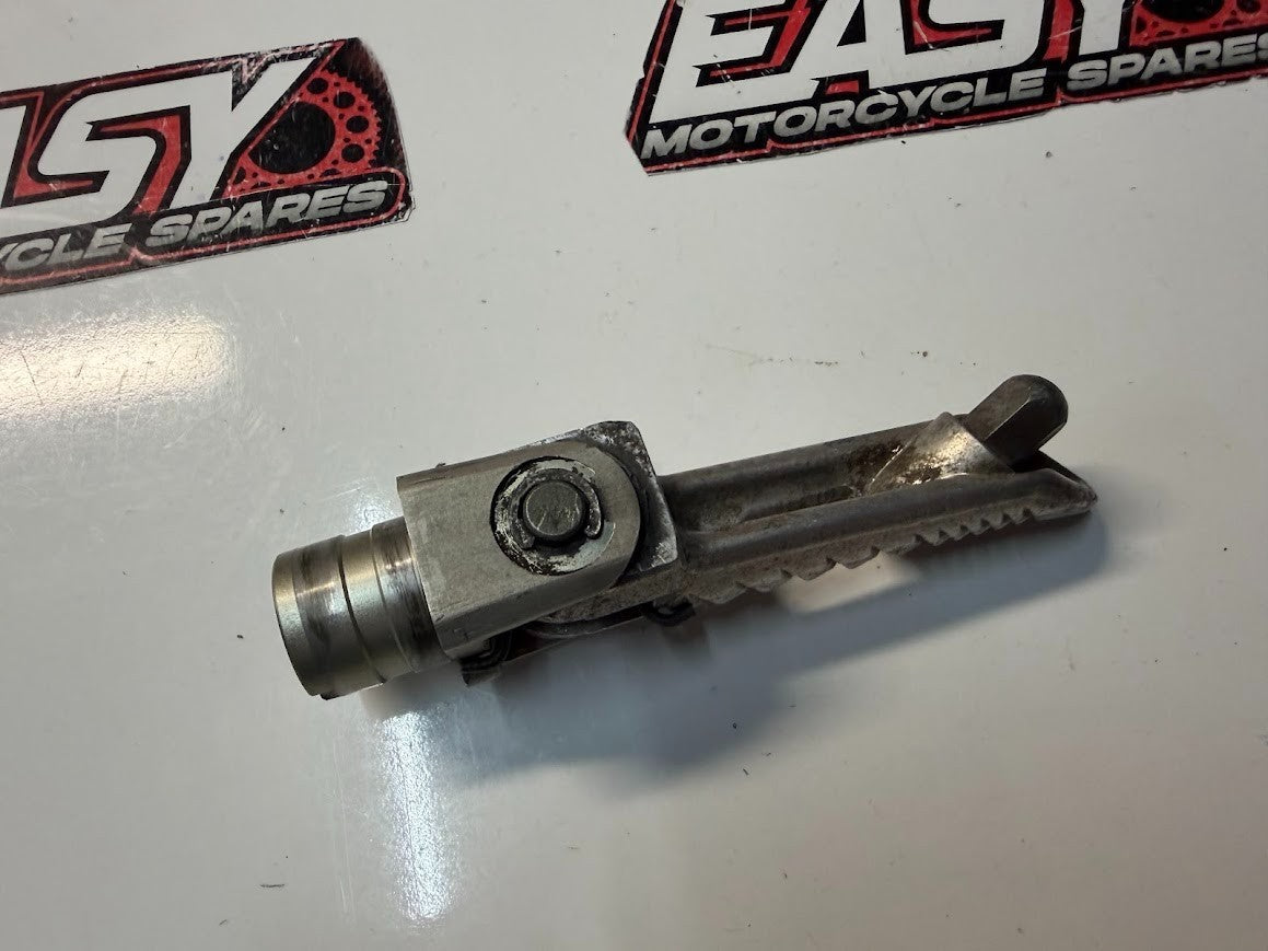 LH Riders Foot Peg Suzuki GSXR 1000 2005-2008 OEM 43526-41G00