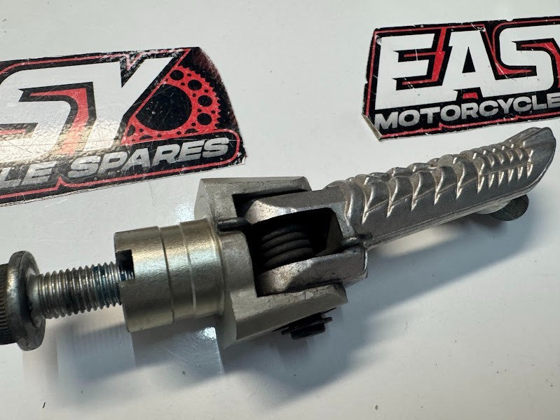 Suzuki GSXR 1000 2007-2008 RH Foot Peg OEM Genuine 43516-41G00
