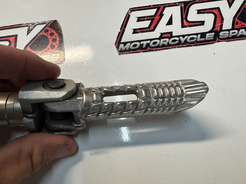 Suzuki GSXR 1000 2007-2008 RH Foot Peg OEM Genuine 43516-41G00