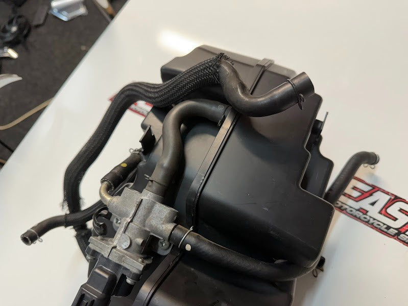 Airbox Case Suzuki Boulevard C109R VLR 1800 T 2008-2014 OEM 13710-22H00